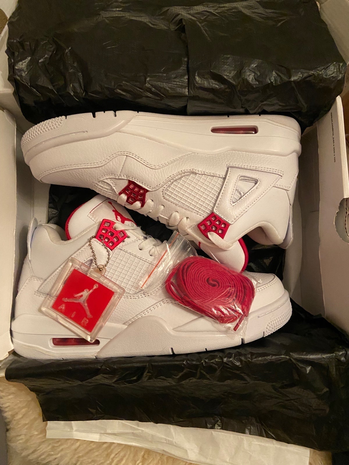 Jordan 4 Retro Metallic Reds *DEADSTOCK*