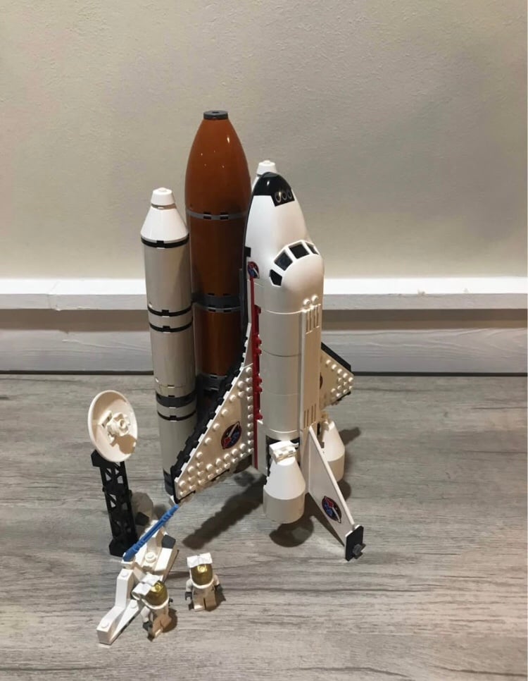 The LEGO 60080 Space Shuttle + 2 mini figs as shown no box or instructions