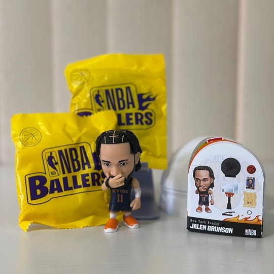 MR JALEN BRUNSON'S 3PT CELLY - ZURU NBA BALLERS RARE