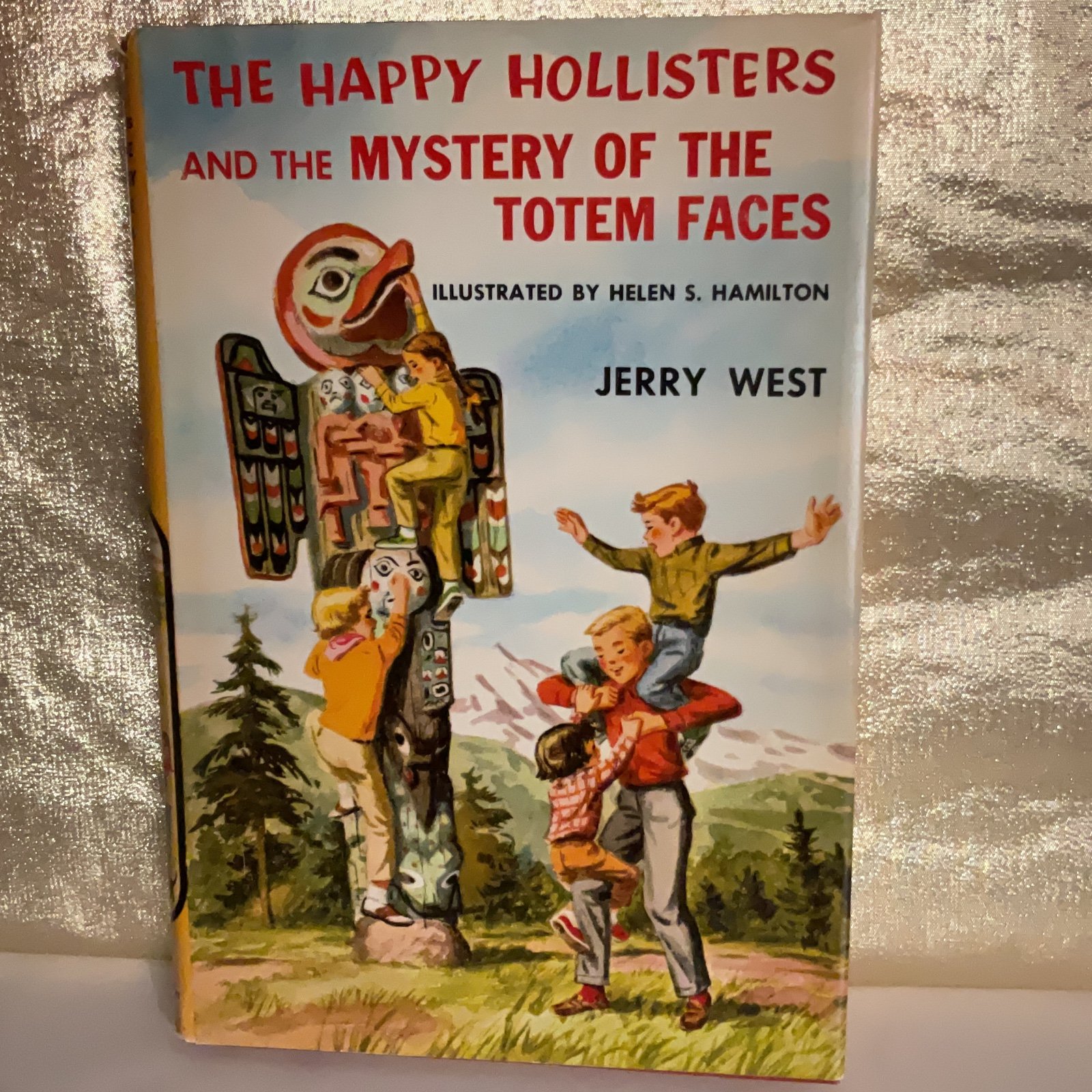 Vintage - The Happy Hollisters and the Mystery of the Totem Faces (H-15)