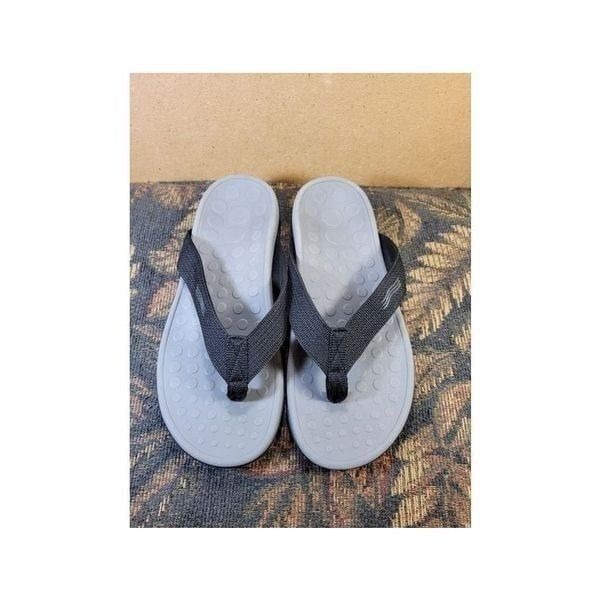 Vionic Unisex Black and Grey Wave Toe-post Sandals- Size M7/W8