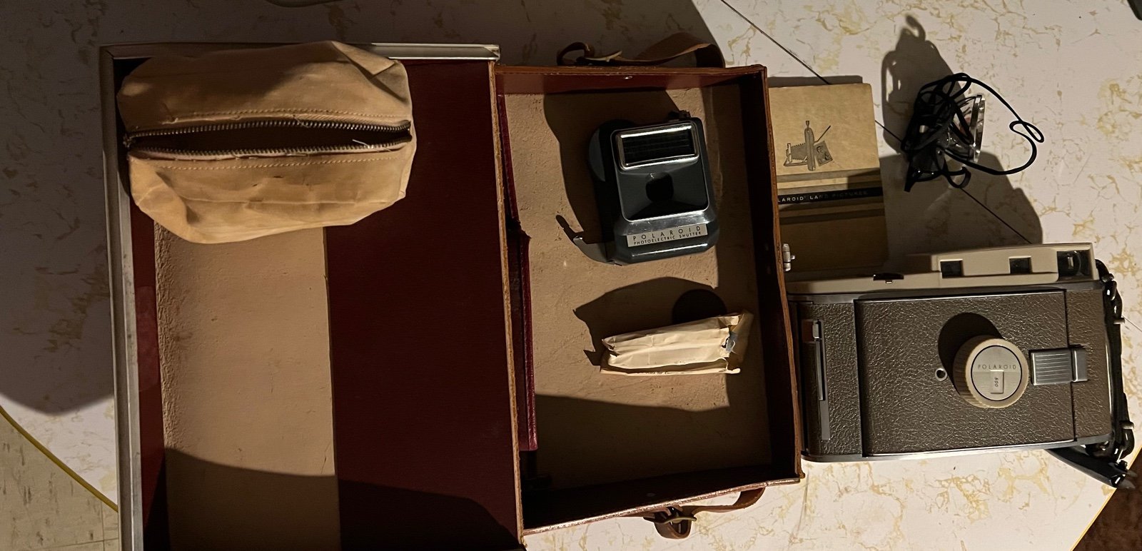 polaroid 800 vintage camera with case and polaroid photoelectric shutter