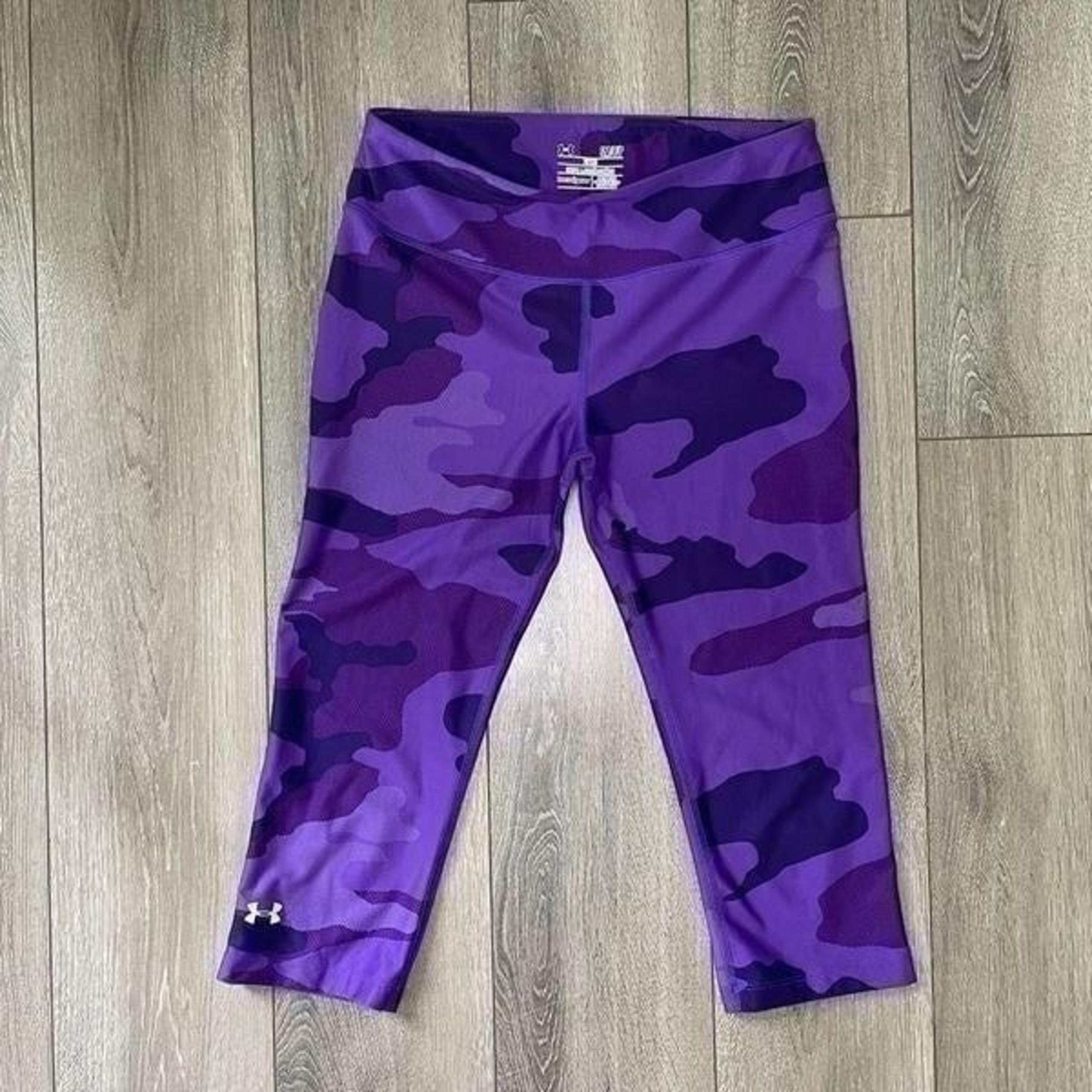 Under Armour Women’s Purple Camo Cropped Leggings SZ Small