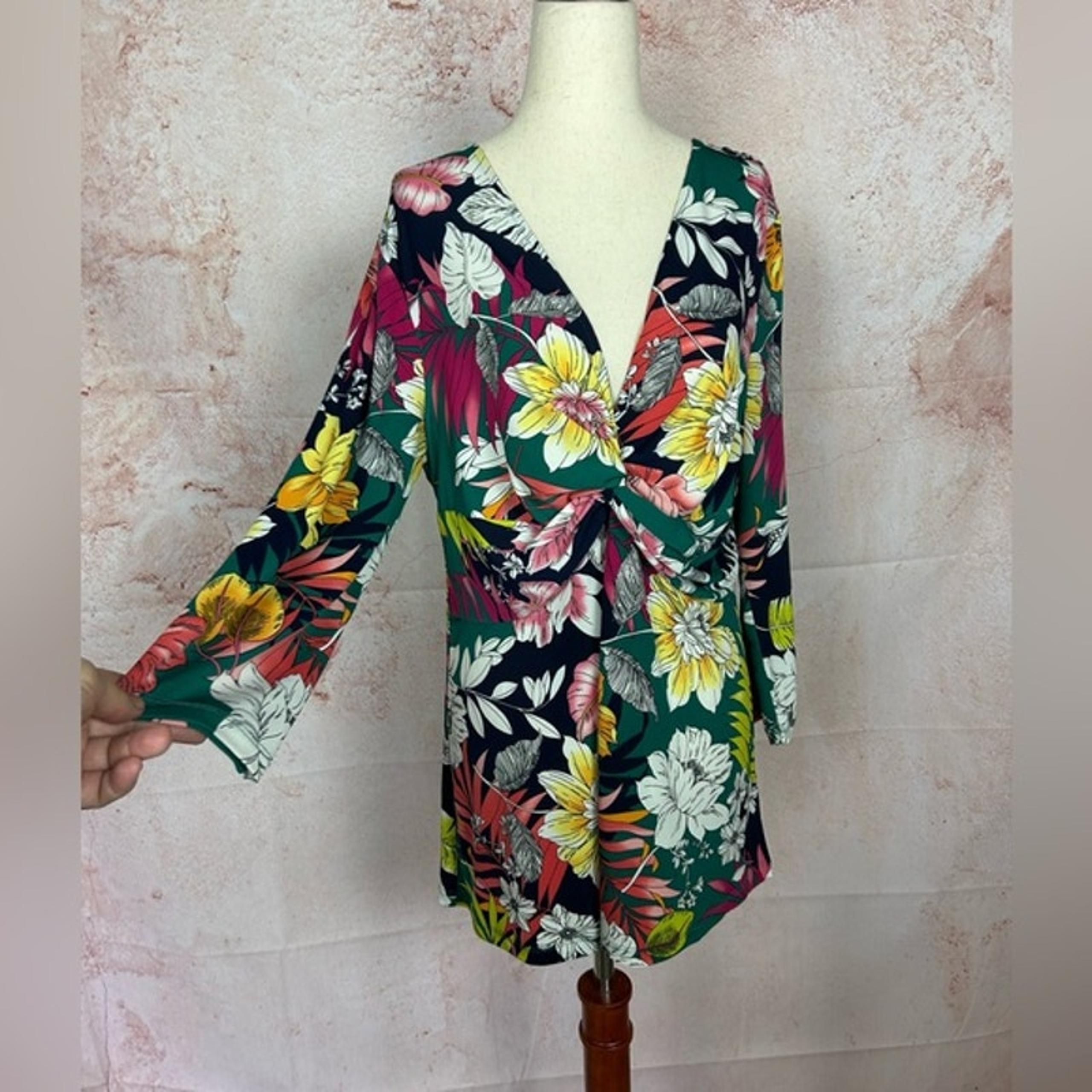 BOSTON PROPER tropical floral ruched top size S v-neck tunic shirt colorful