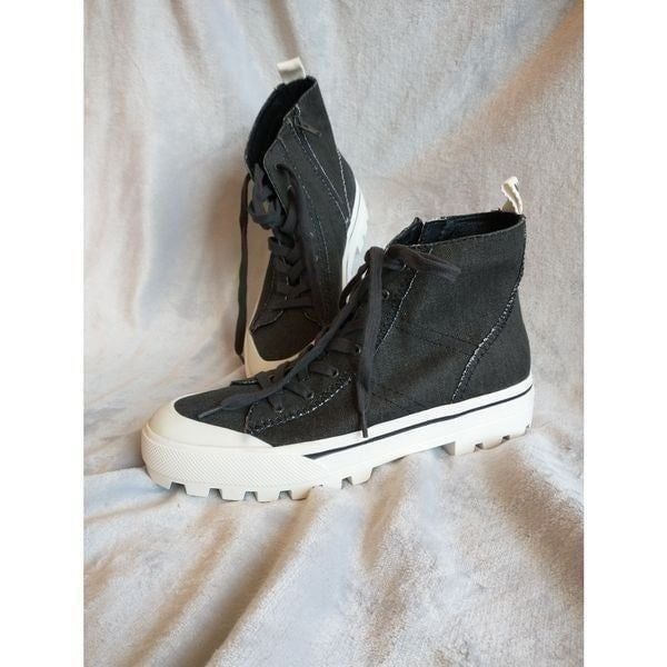 ️New in Box️ Lucky Brand Canvas Shoes