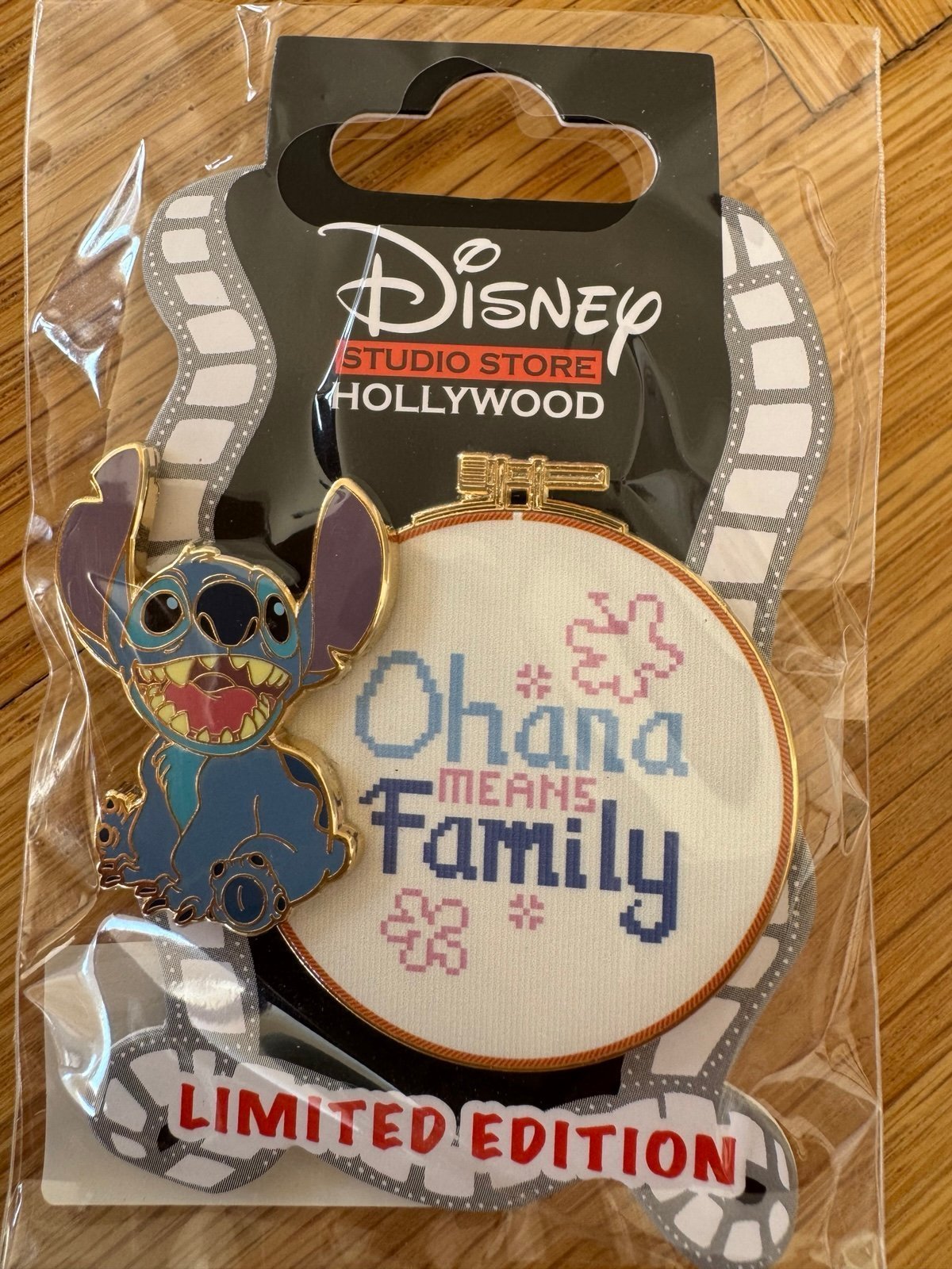 Disney DSSH Cross Stitch Lilo and Stitch Ohana Means Family LE 400 Pin