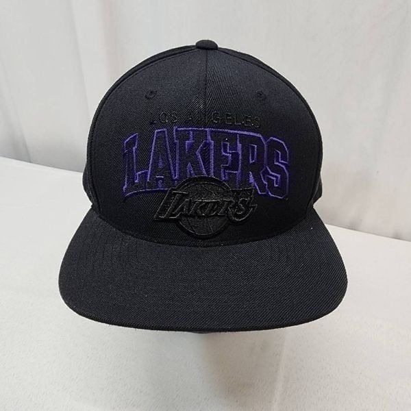 Los Angeles Lakers Vintage Mitchell & Ness Purple Blackout Snap Back Adjustable