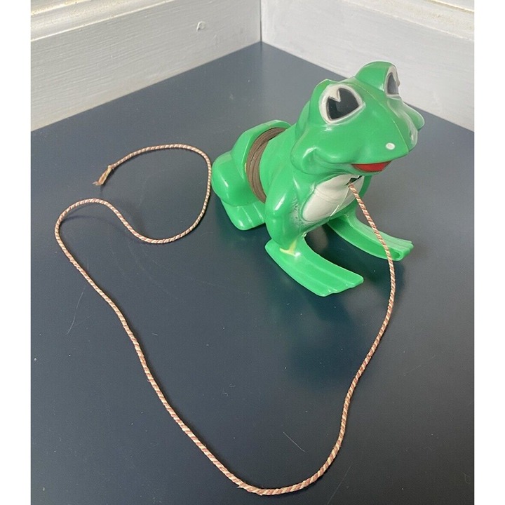 Vintage Retro Original Slinky Green Frog Pull Toy No. 440 James Industries Inc