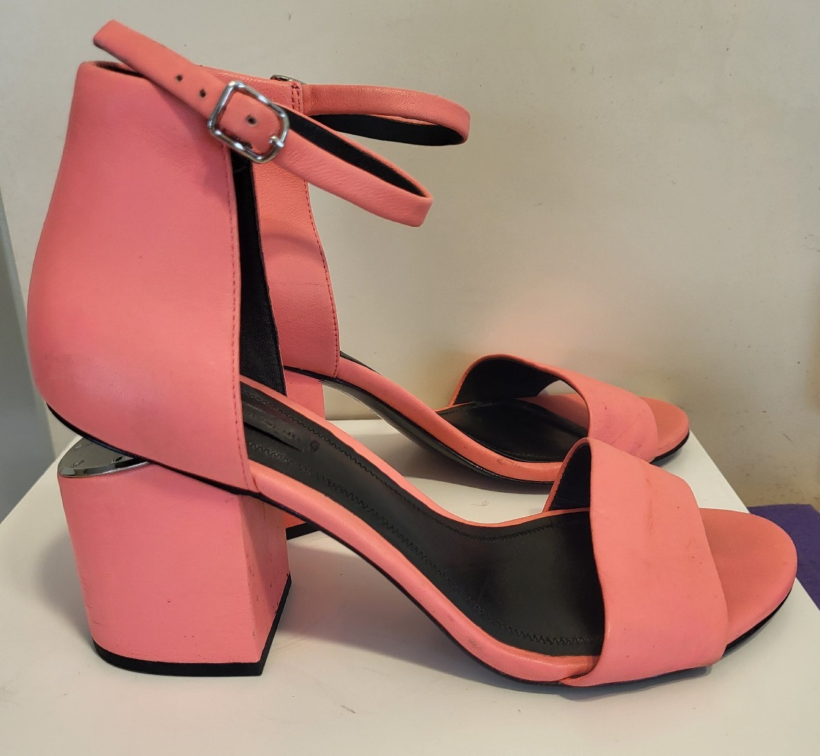 Alexander Wang Abby Flou Coral Leather Notch Cut Out Heel Sandals Sz 9/39 525