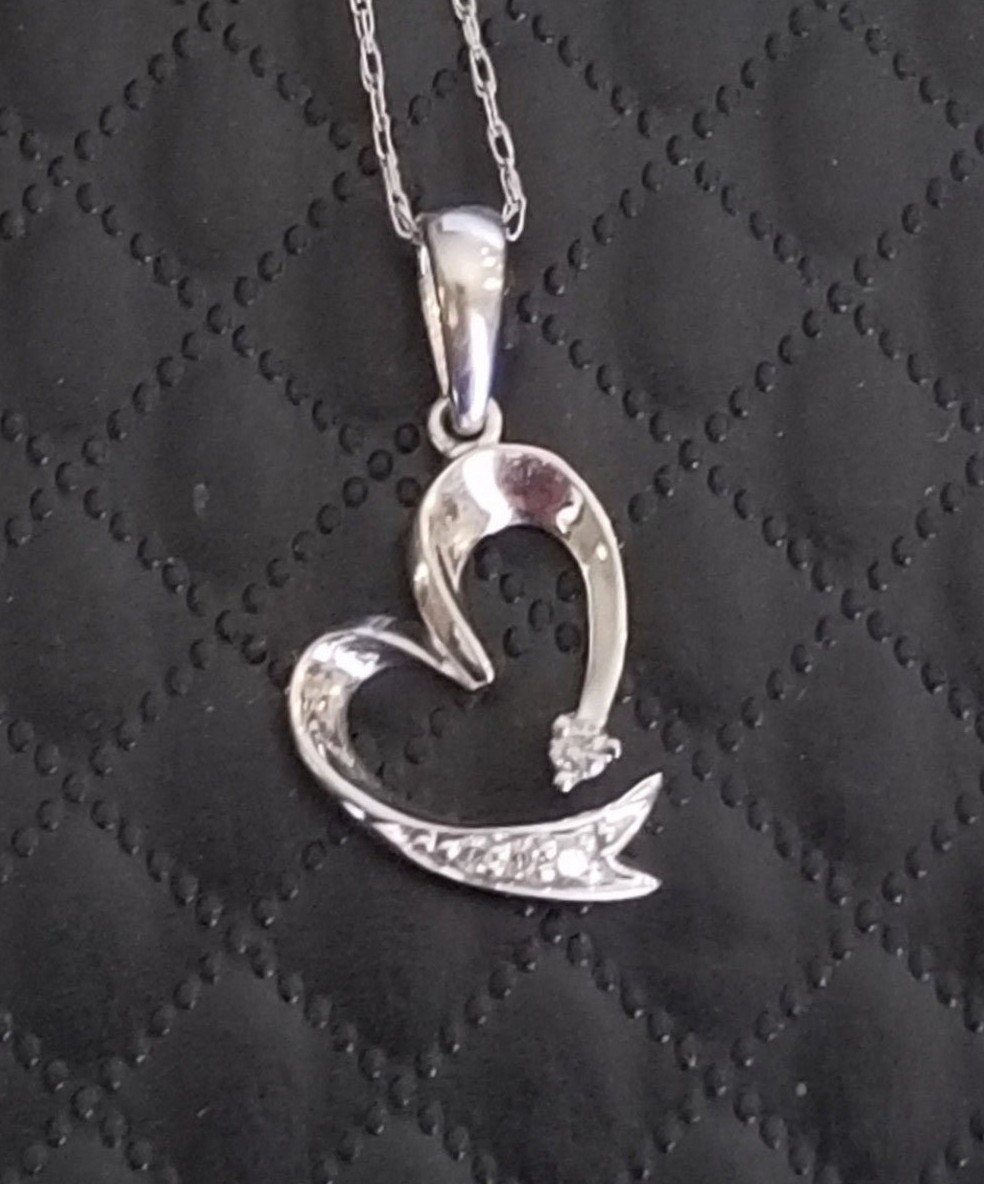 10K Gold & Diamond Heart Pendant Necklace