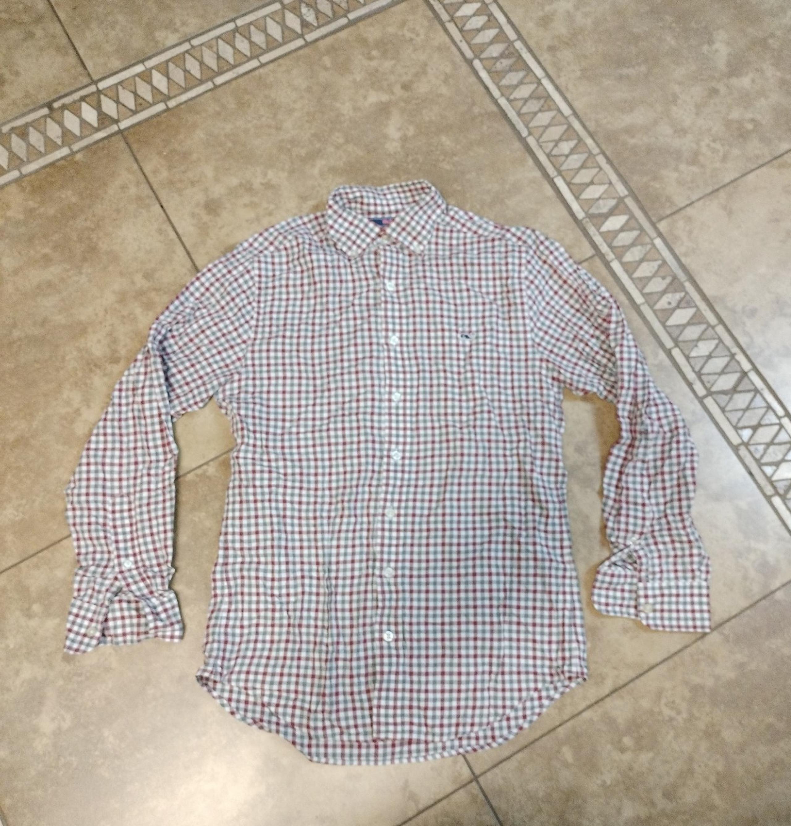 Vineyard vines front button t-shirt for men size S