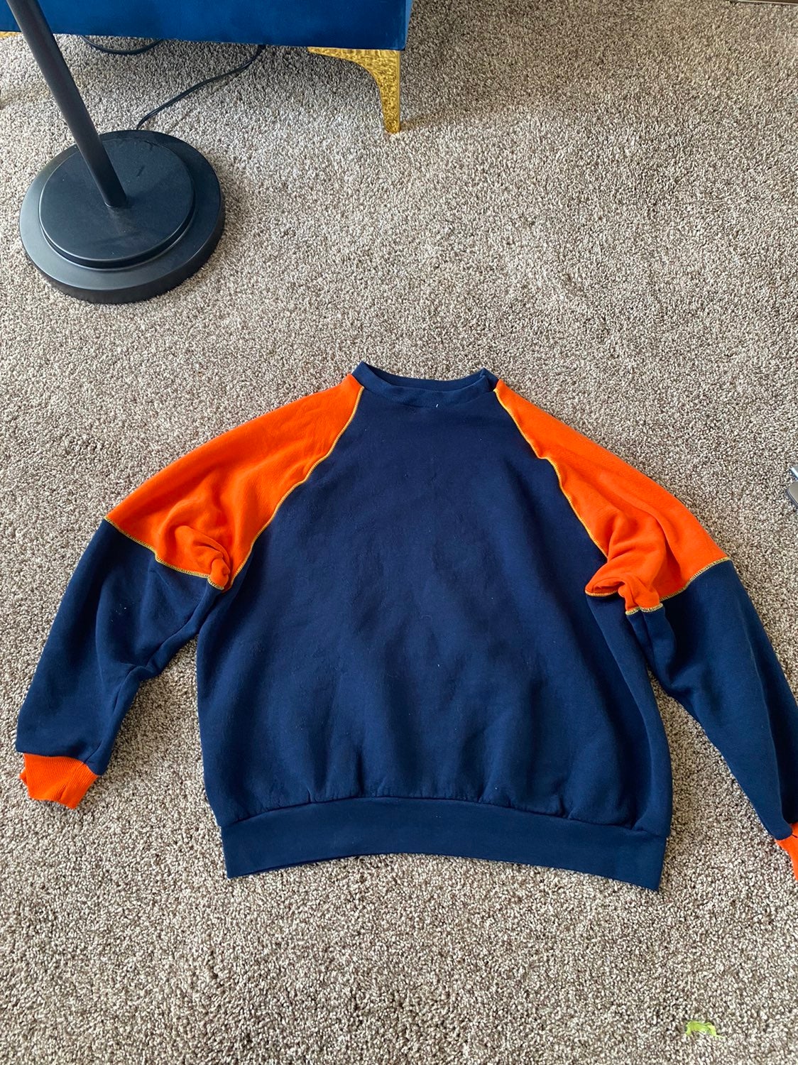 Remade vintage sweatsihirt orange and navy blue.