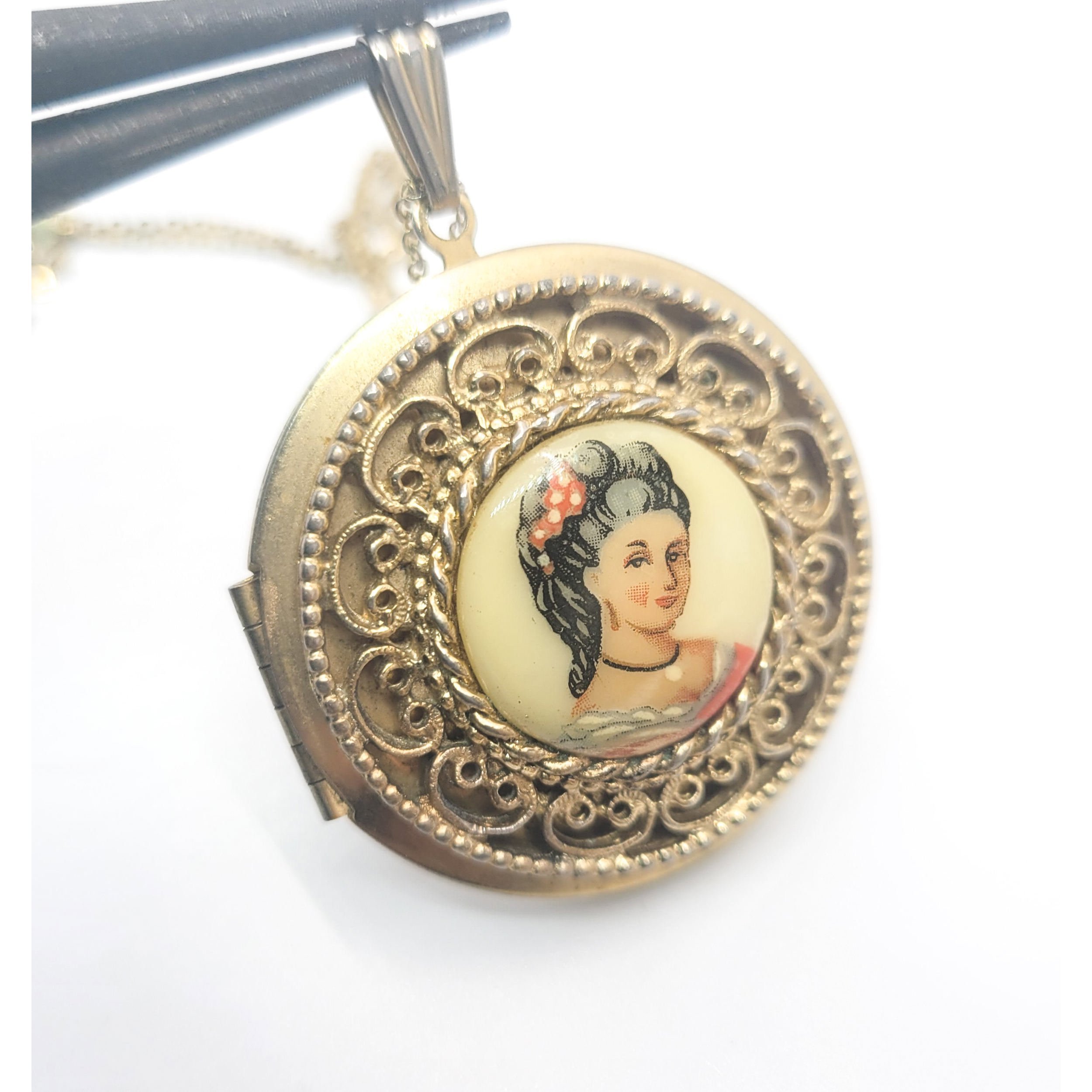 Flamenco cameo vintage transferware gold toned locket necklace