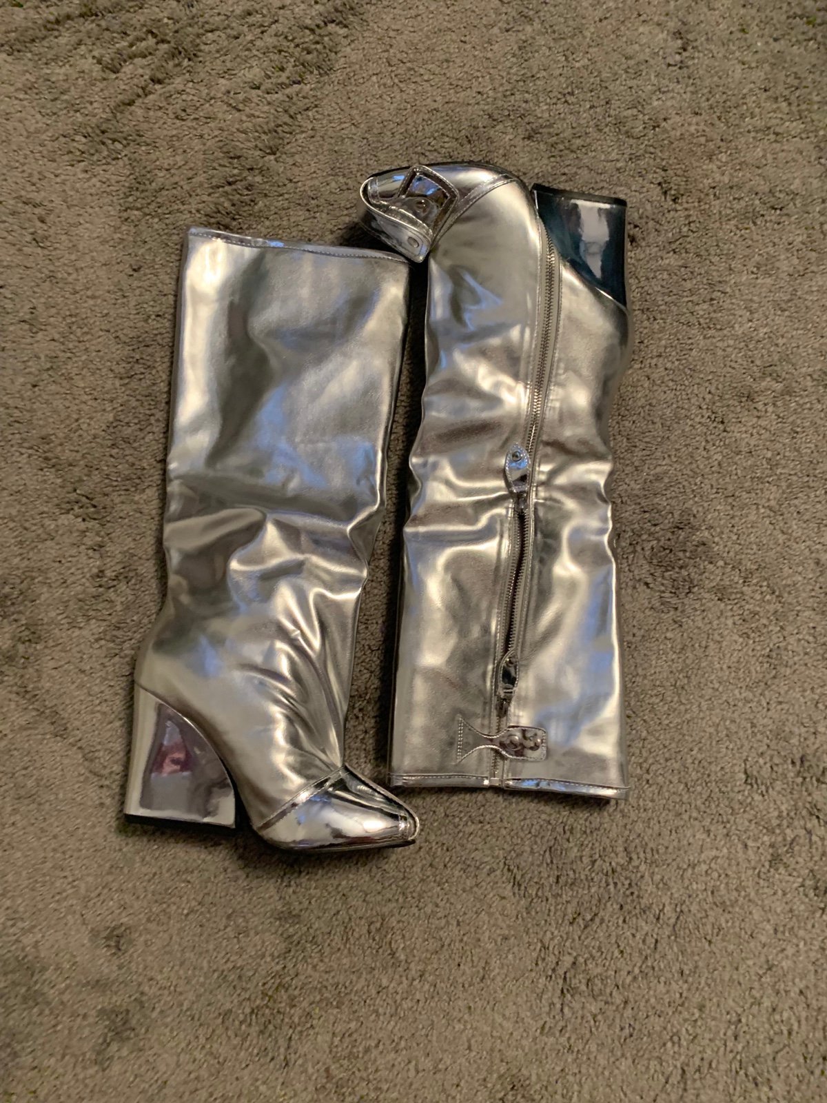 Zip up chrome boot