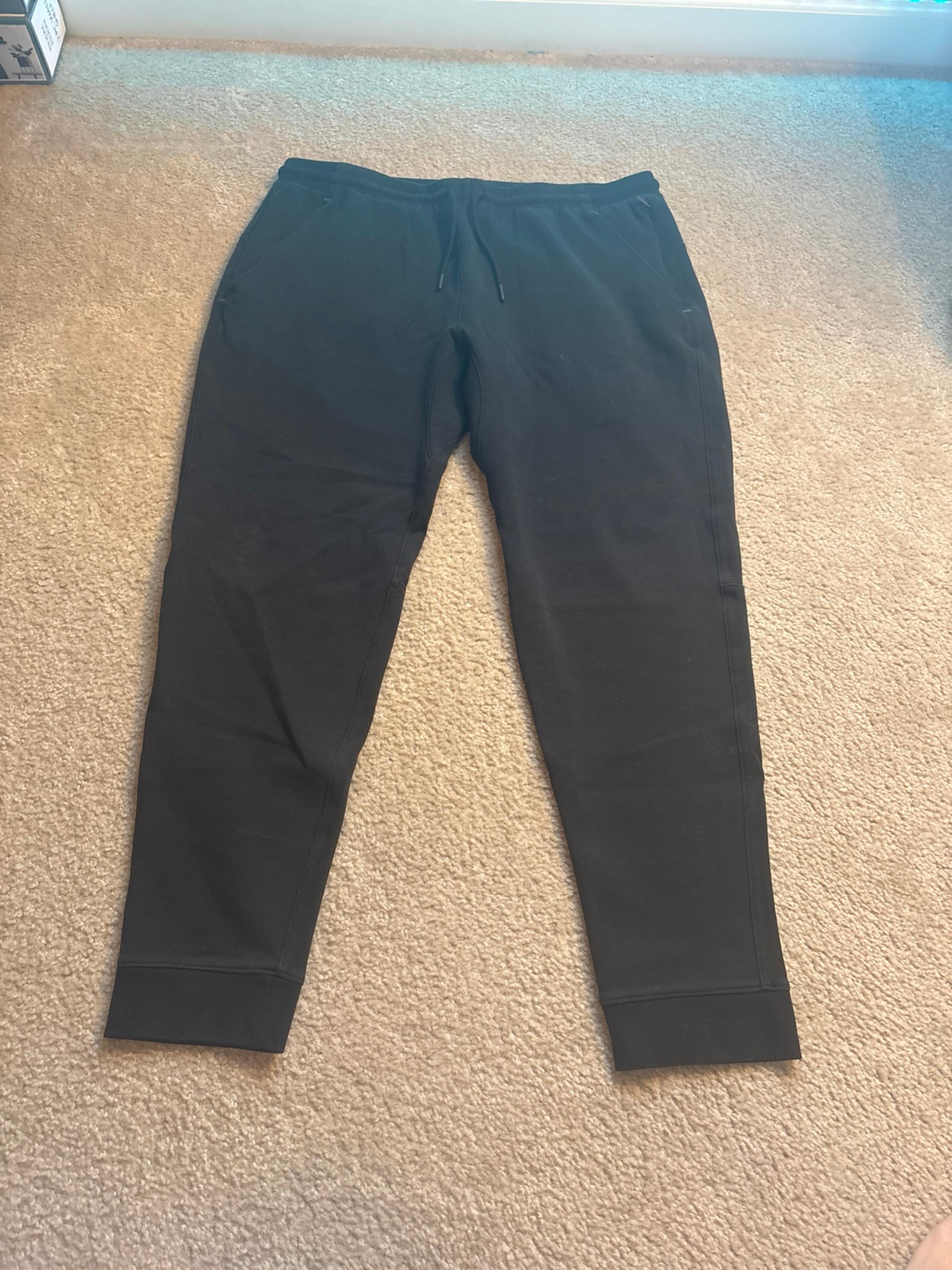 Lot of 2 Men’s Old navy sweatpants