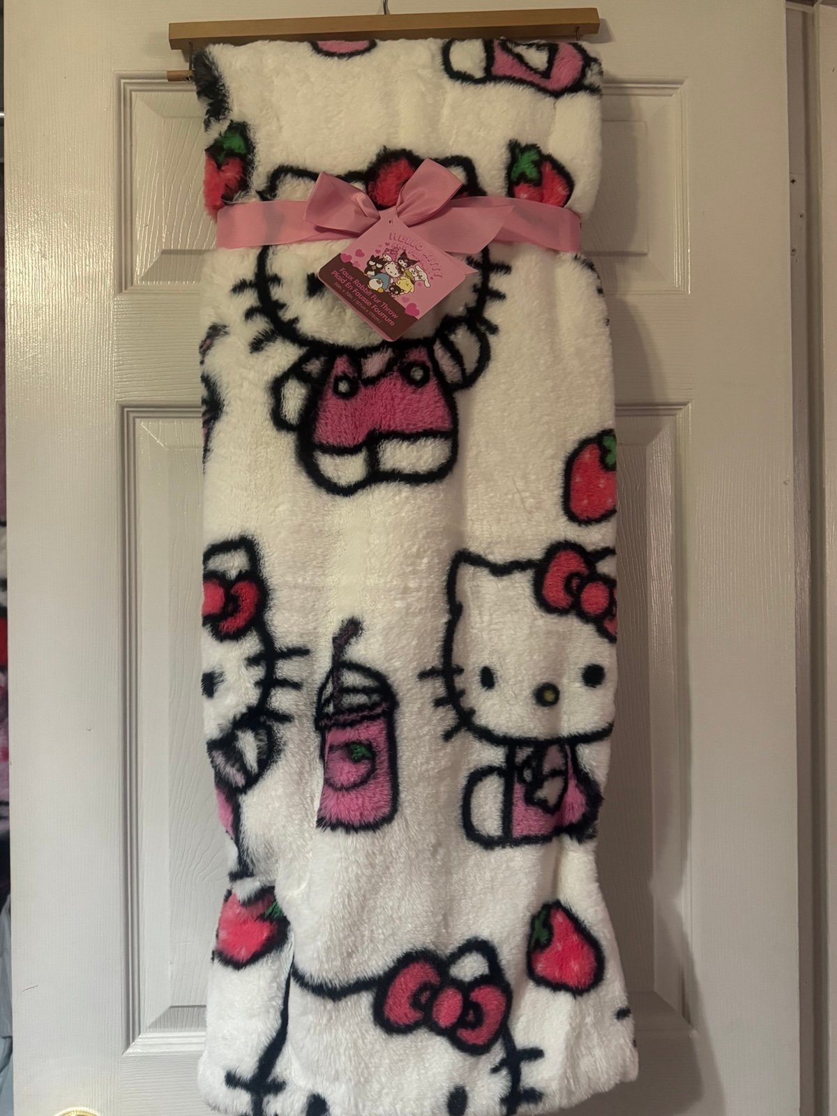 Hello Kitty Throw