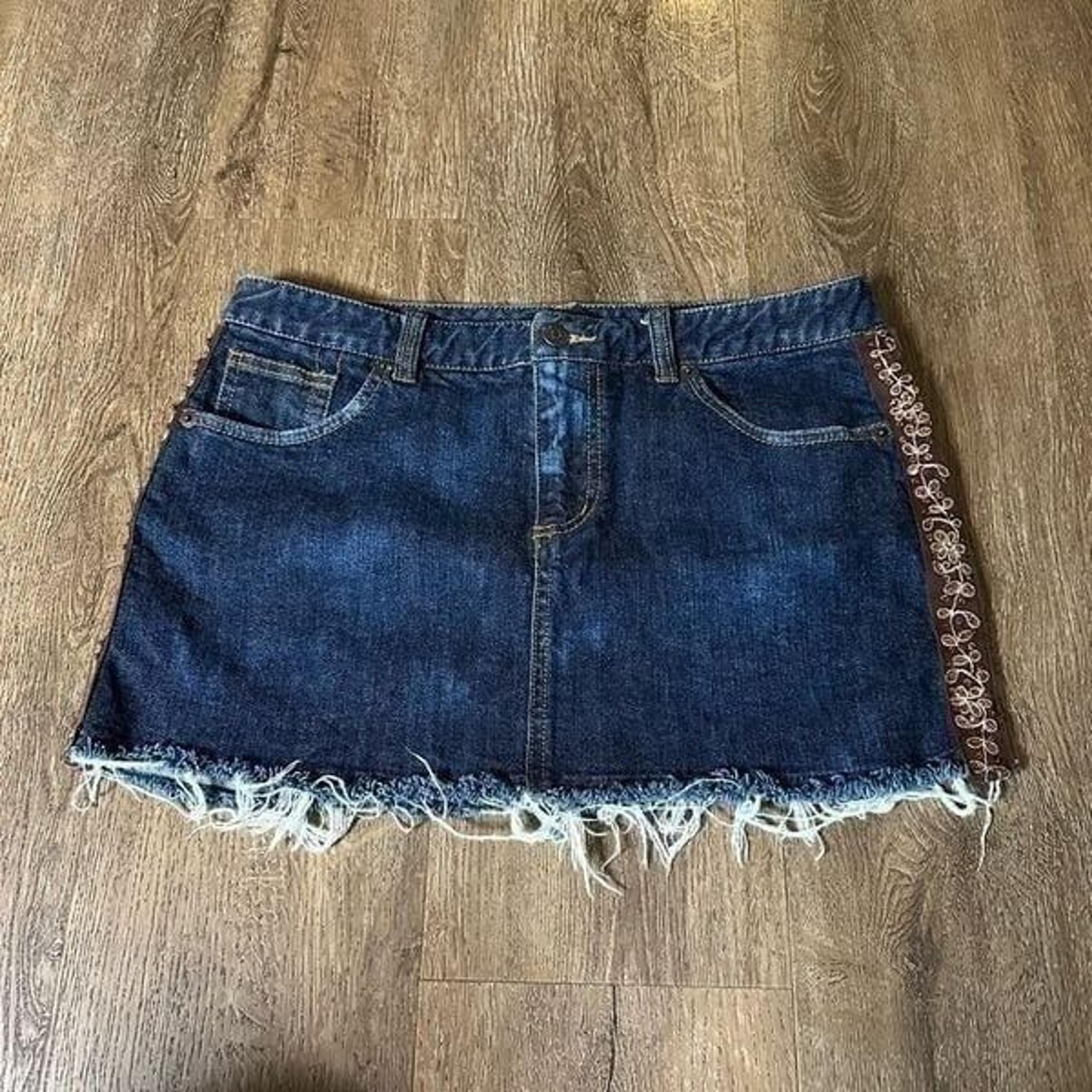 Vtg Y2K The Limited Stretch Mini Skirt Denim Raw Hem Floral Sequin Accents sz 6