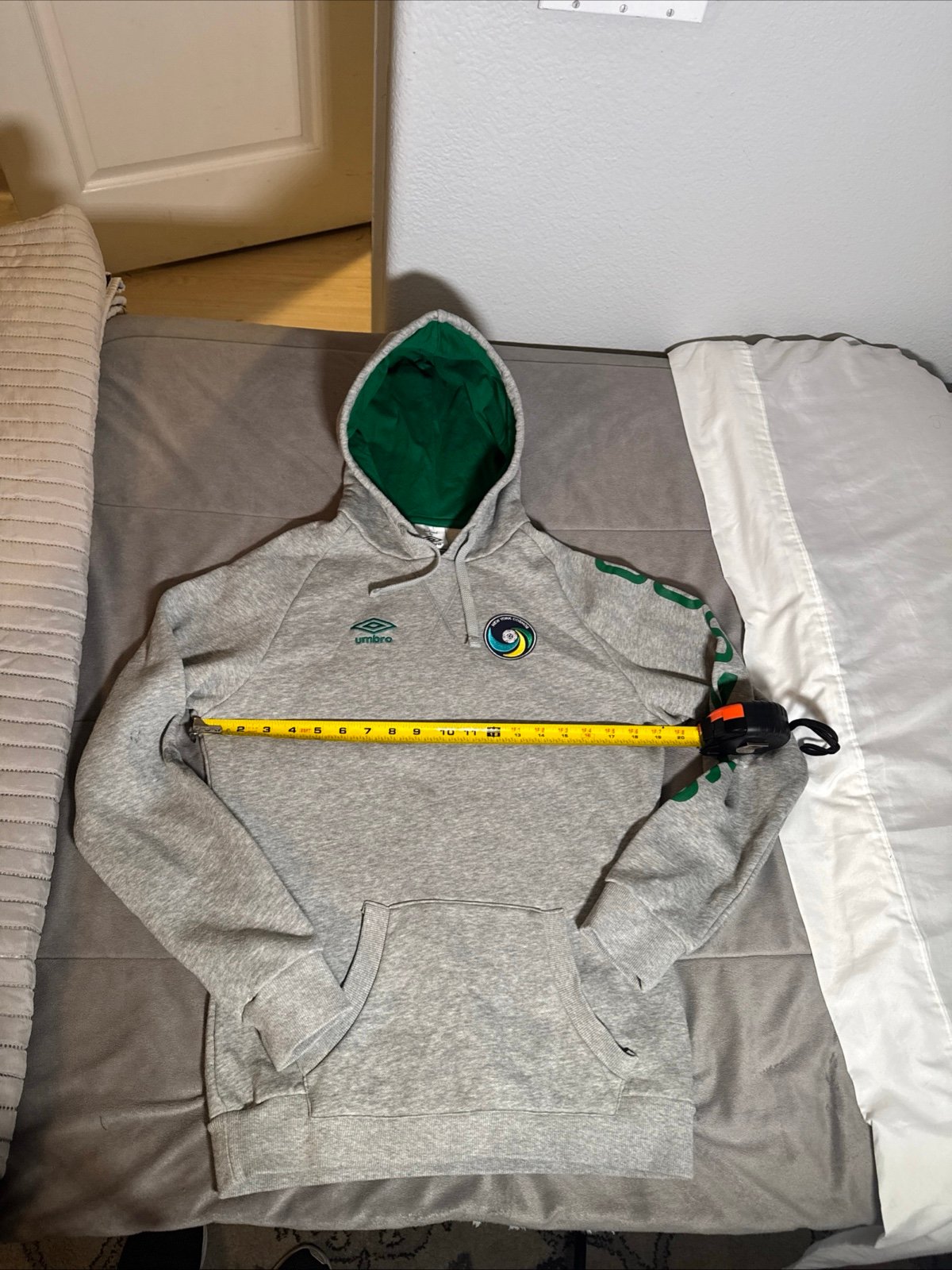 Umbro women’s official New York cosmos soccer Hoodie sz medium 8 jrs