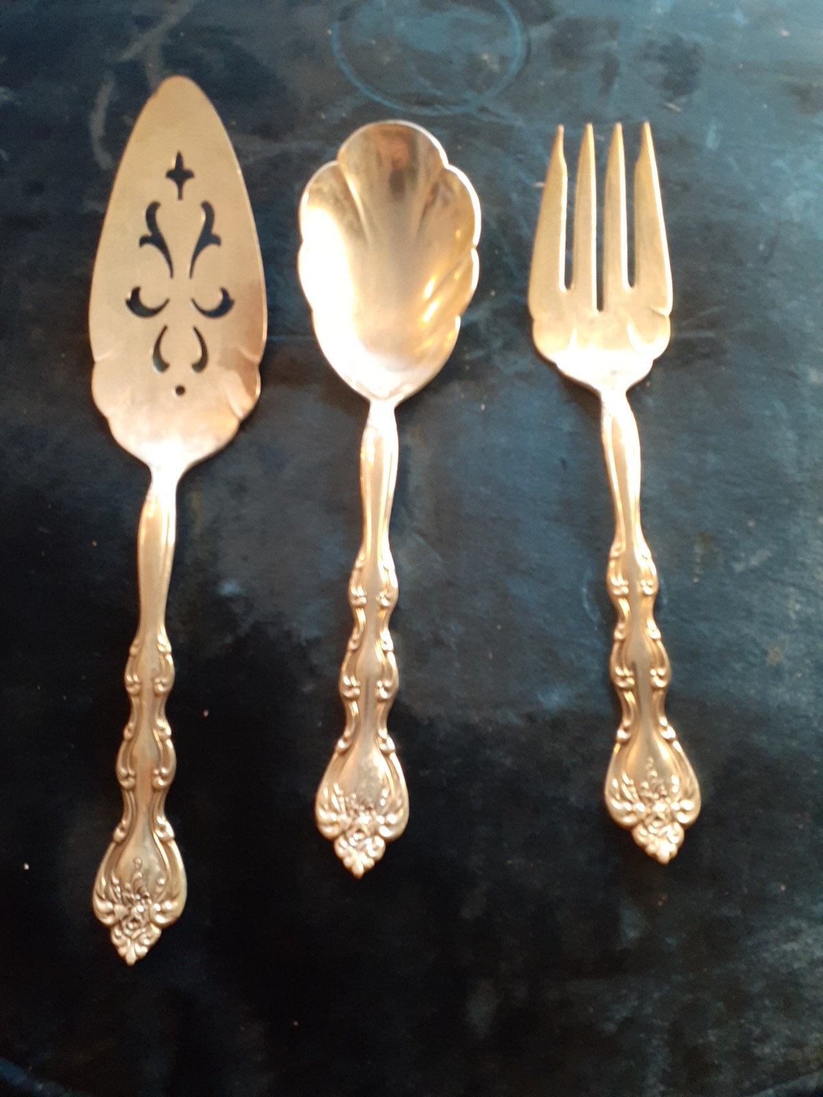 EXQUISITE International Silver Company 9 Serveware Set of 3.