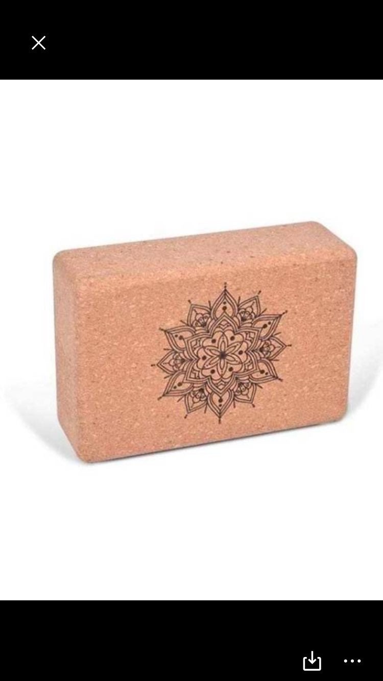 2 yoga blocks