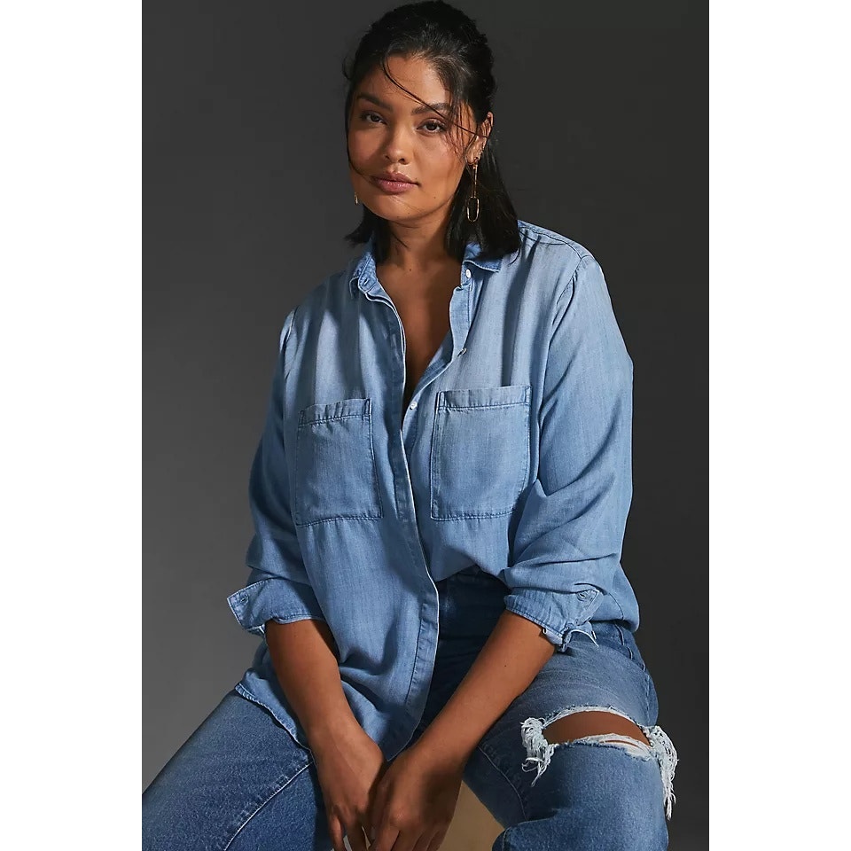 Anthropologie Cloth & Stone Blue Chambray Button Down Shirt Size Medium