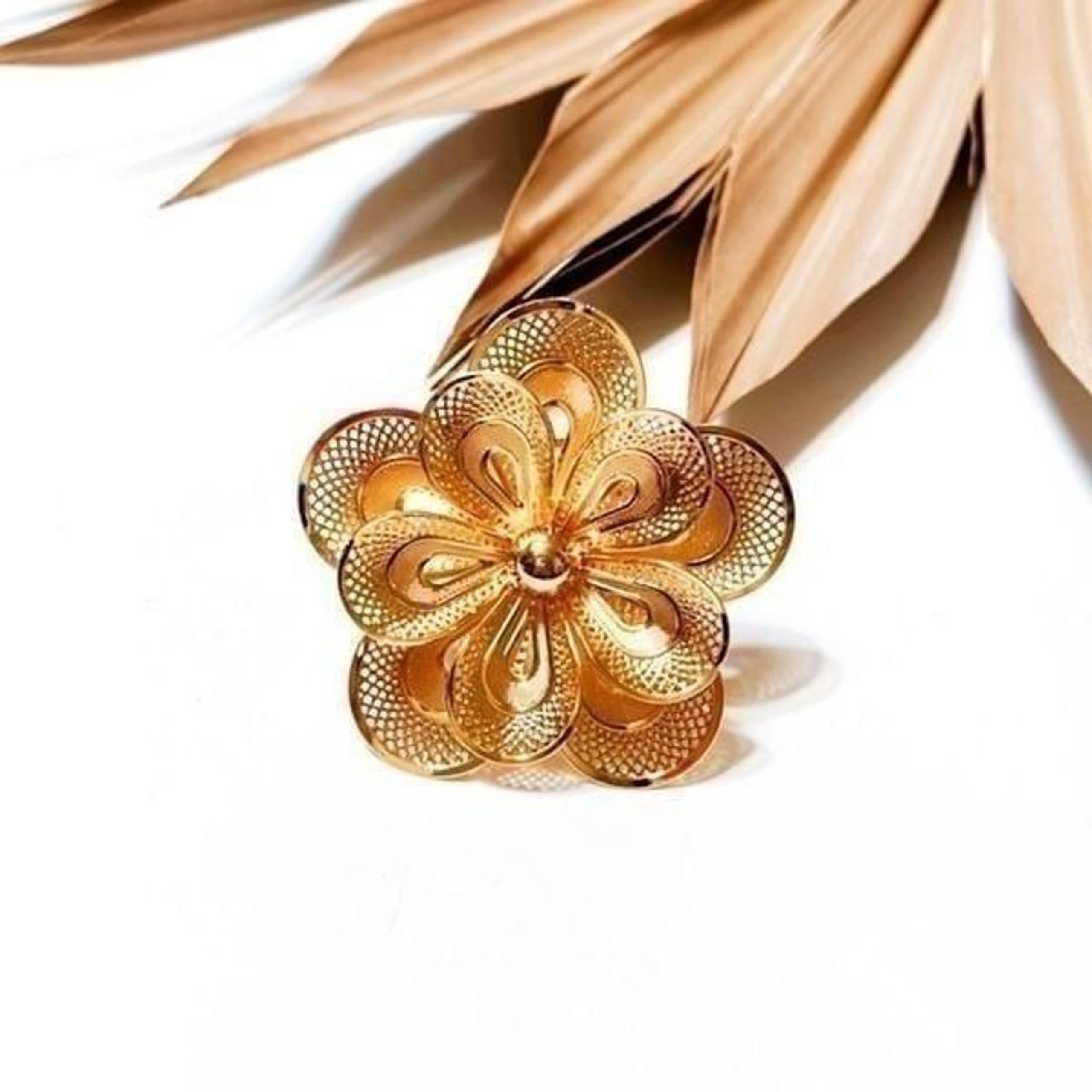 Gold flower ring #762