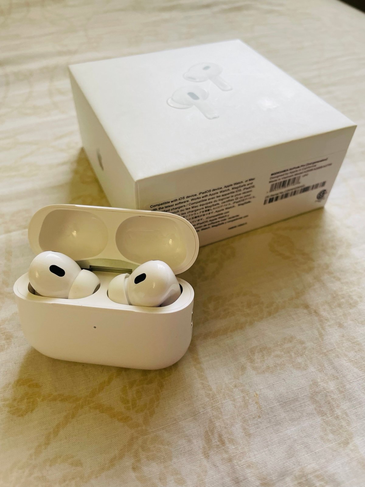 Wireless earbuds