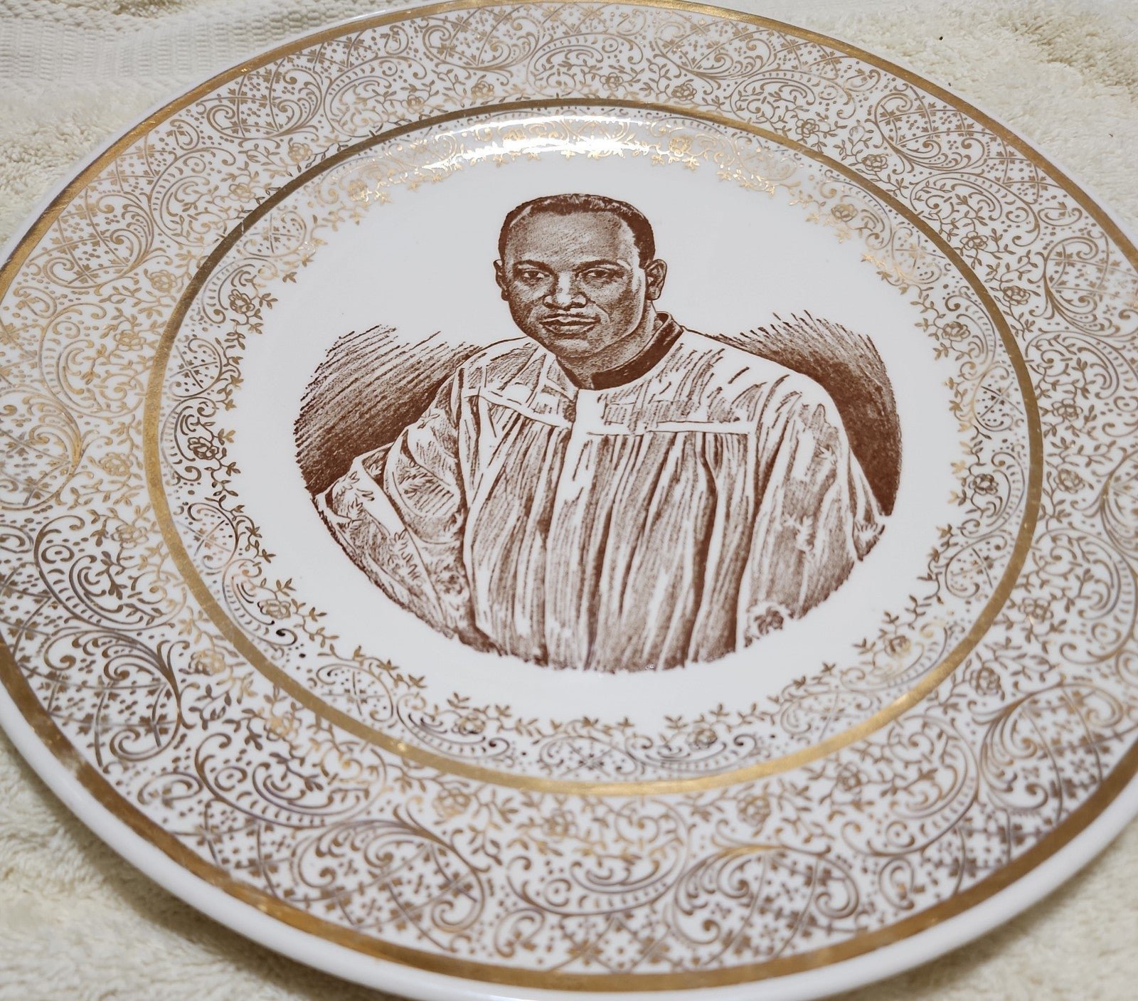 Consecrated 1950 11in Plate Rev. Ralph J. Boyd Plaque 22KT Wall black Africa