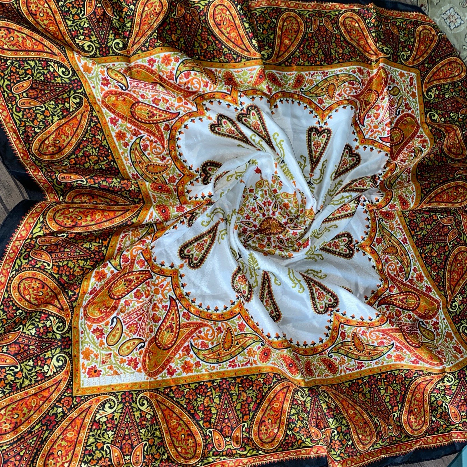 Museum Of Arts Collection Juraku Scarf 100% Silk 34 /34 Japan Medallion Flower