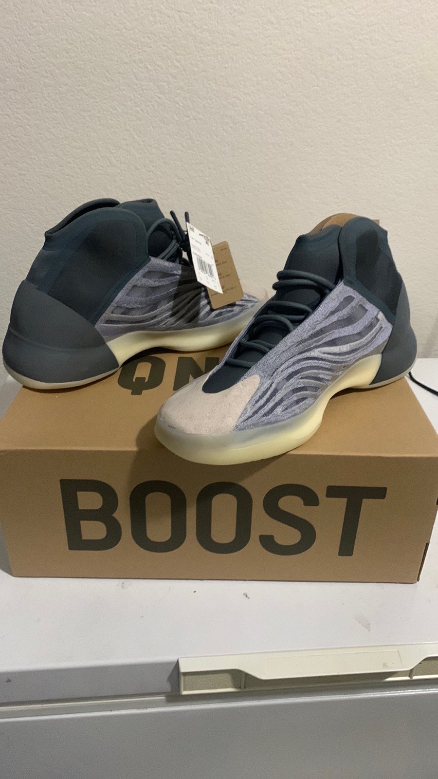 adidas Yeezy QNTM Mono Carbon Size 13.5