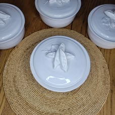 William Sonoma with Barbara Eigen 2013 Peapod soup Tureen x4