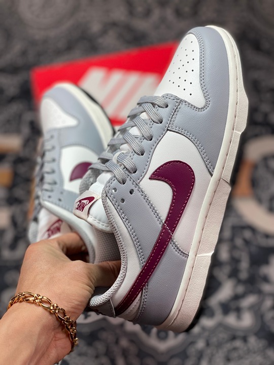Nike Wmns SB Dunk Low