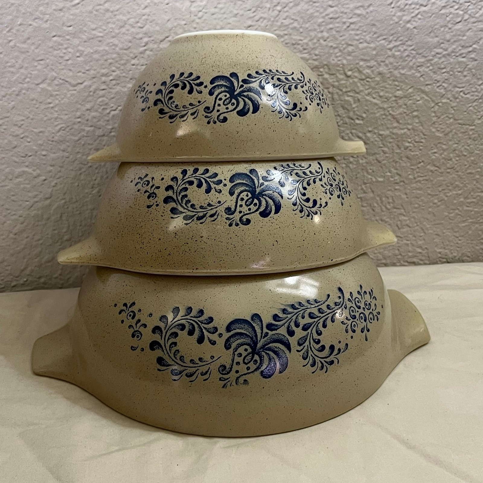 (3) Piece Pyrex Homestead Cinderella Vintage Nesting Mixing Bowls 441 442 444