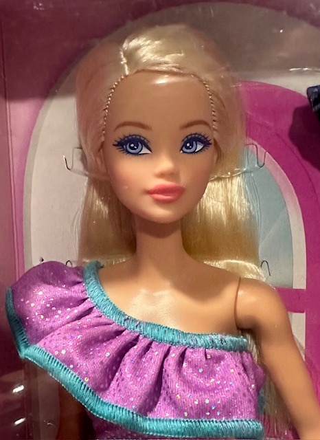 Barbie Fashion Doll Clothes and Accessories #HYT61