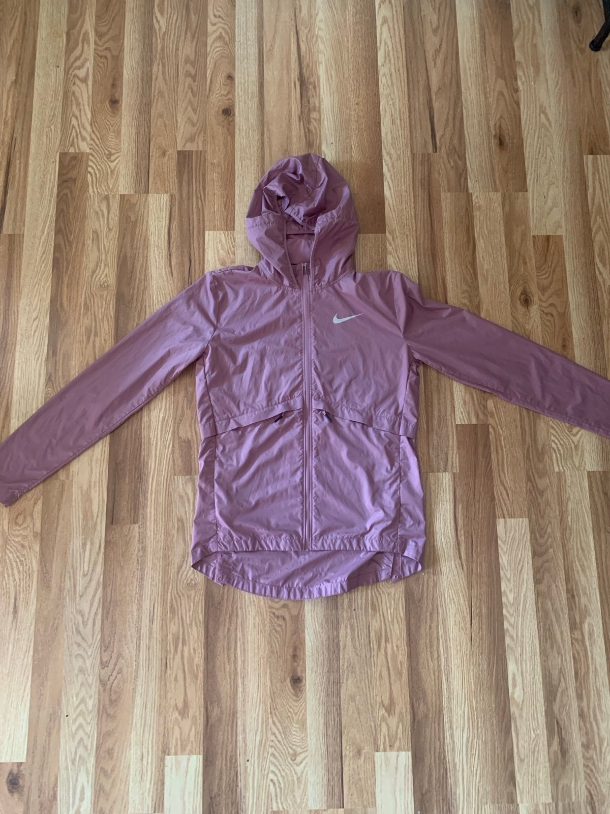 Nike essential windbreaker running jacket
