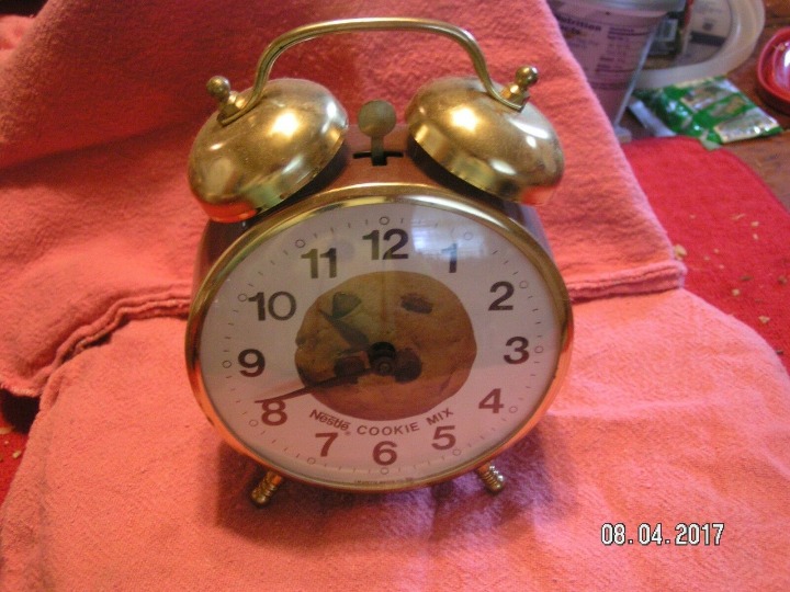 vintage lux big cookie alarm clock