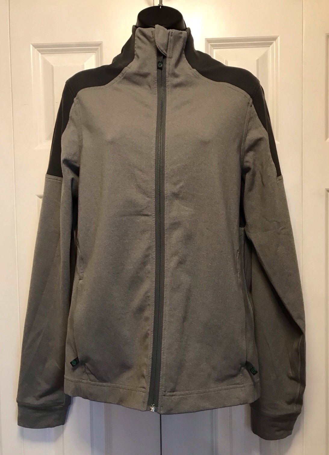 Lululemon Men’s Full Zip Jacket ( Size Small) Color Gray