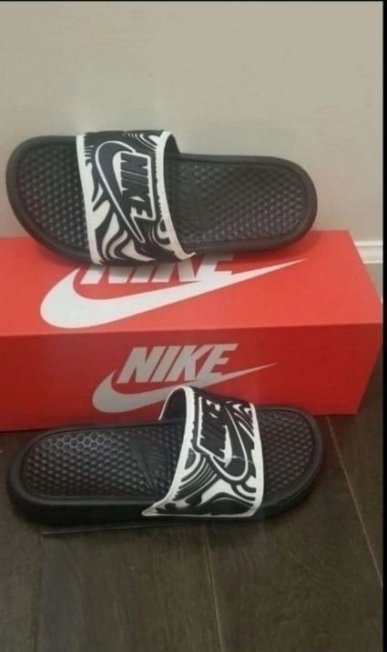 ♥︎New Rare Nike Slides♥︎