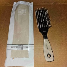 NEW Vintage Avon Custom 1993 Styler Hairbrush For Short Hair Plastic Handle