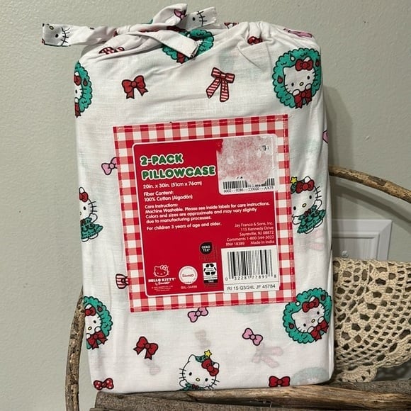 NIP HELLO KITTY 2 PACK CHRISTMAS PILLOW CASES WREATH AND CHRISTMAS TREE