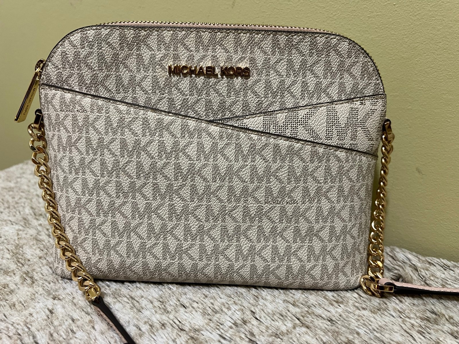 Michael Kors Jet Set Medium Logo Dome Crossbody Bag White/Pink NWOT