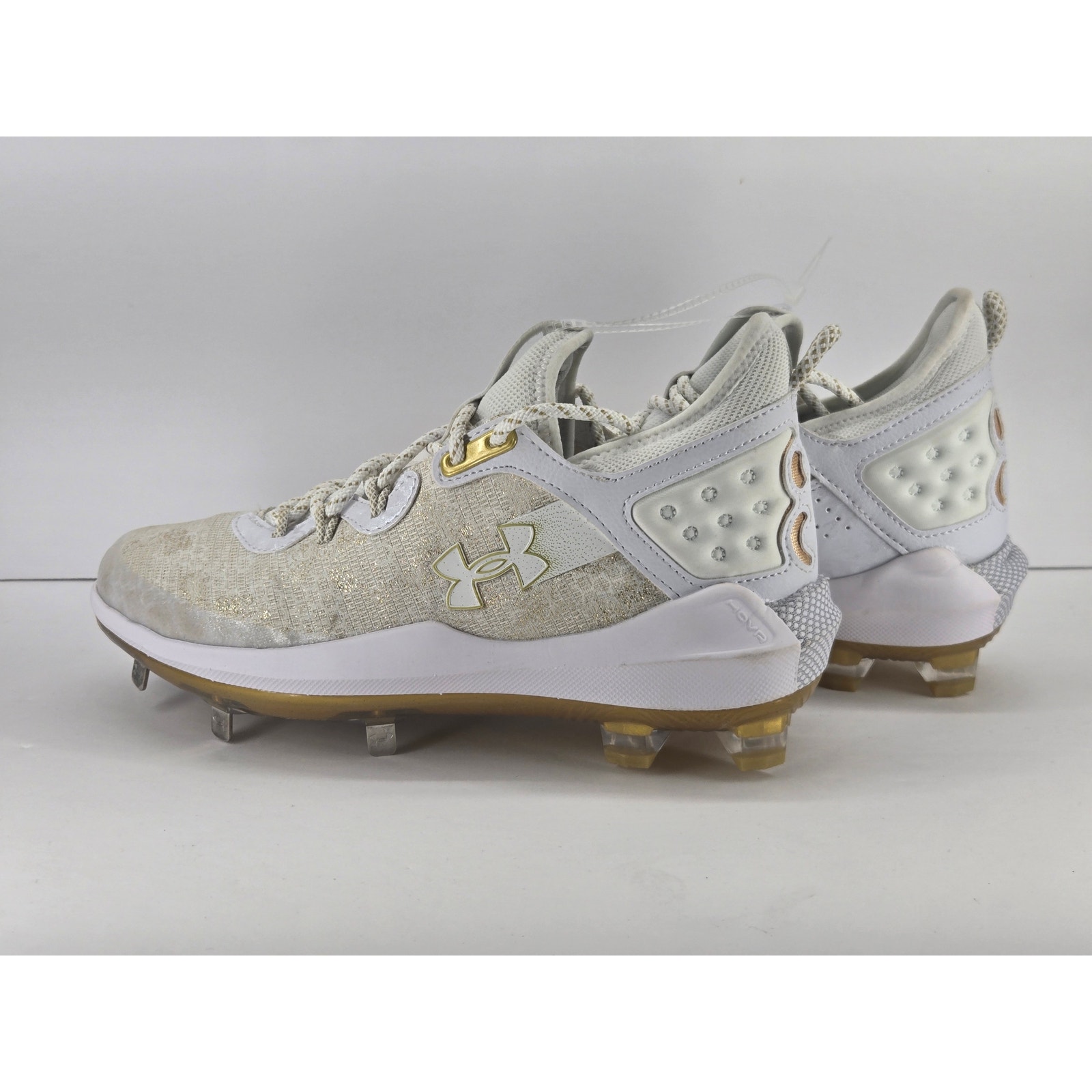 NWOT Under Armour Metal Baseball Cleats Harper 8 Low White 3026588-100 Mens 7.5