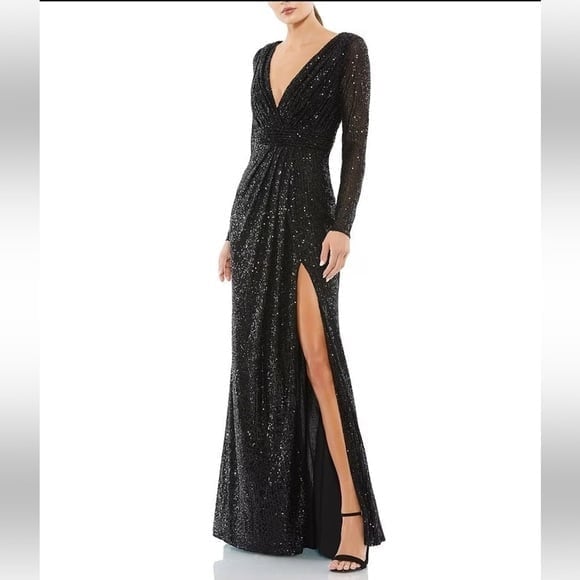 NWOT Ieena for Mac Duggal Black Long Sleeve Deep Surplice V-Neck Sequin Gown 6