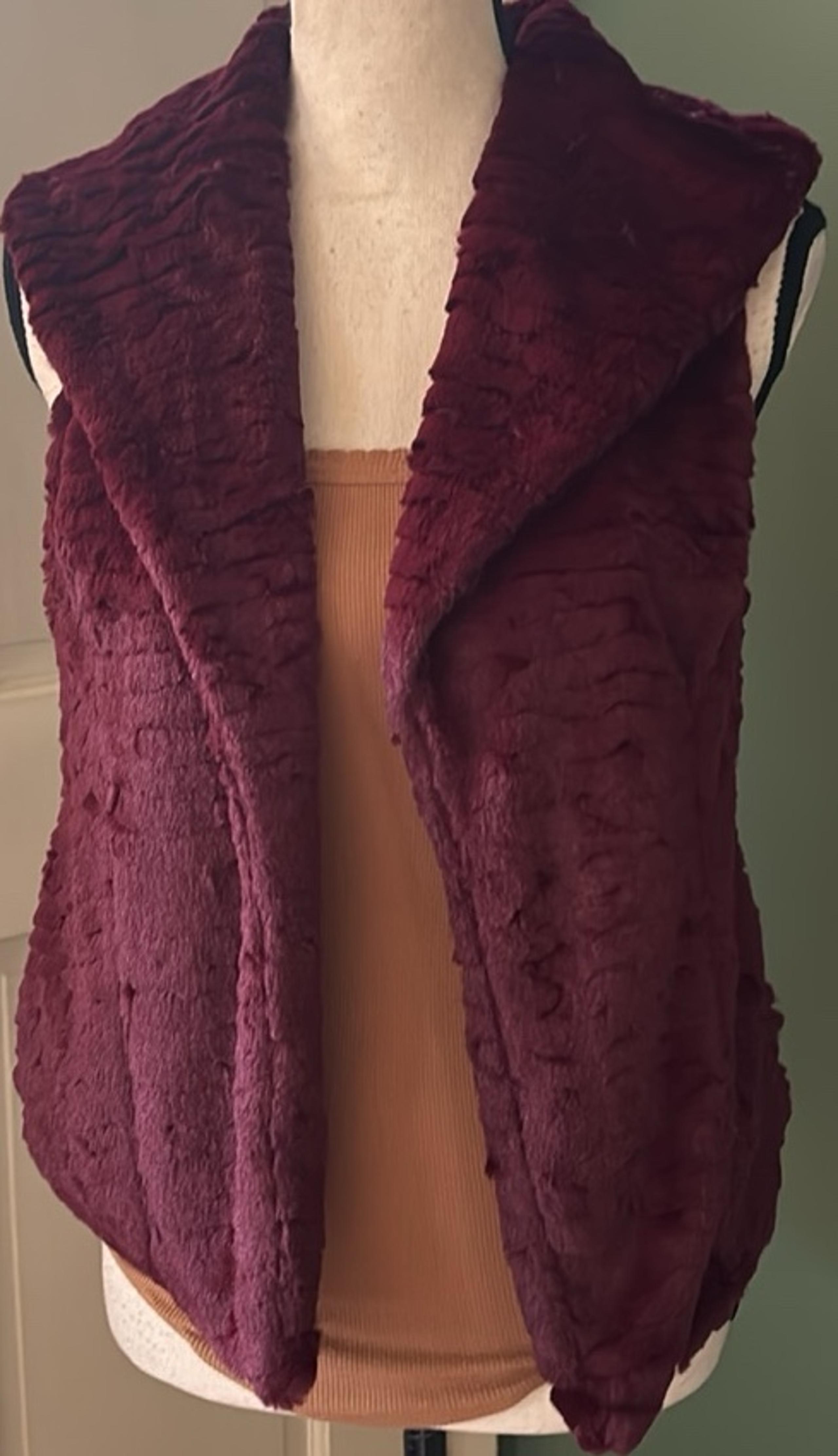 Women’s Sz S Me Jane burgundy faux collar casual gorgeous vest top