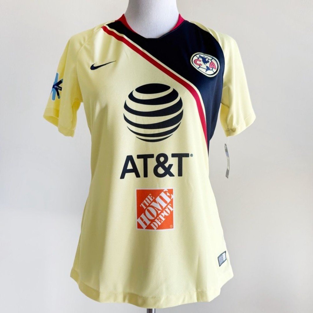 Nike Club America Soccer Jersey Womens Medium Slim Fit Fan Gear Gift Yellow