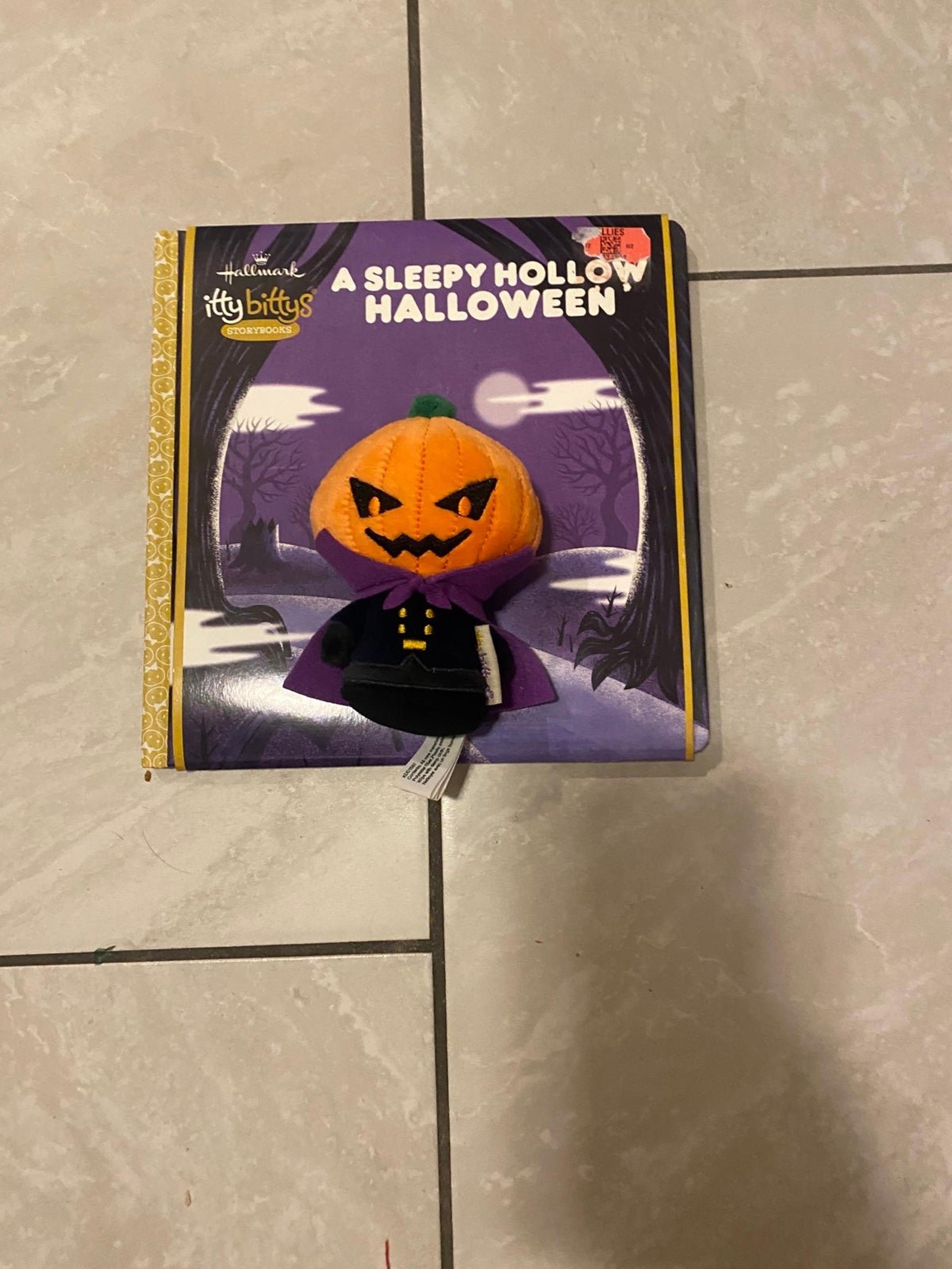 Halloween hallmark itty bitty book