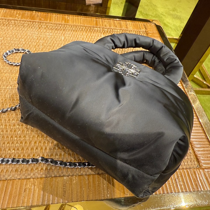 Tory Burch Britten Nylon Puffy Mini Tote 170317 軽量 Tory Burch Britten Nylon Puffy Mini Tote 170317 Black
