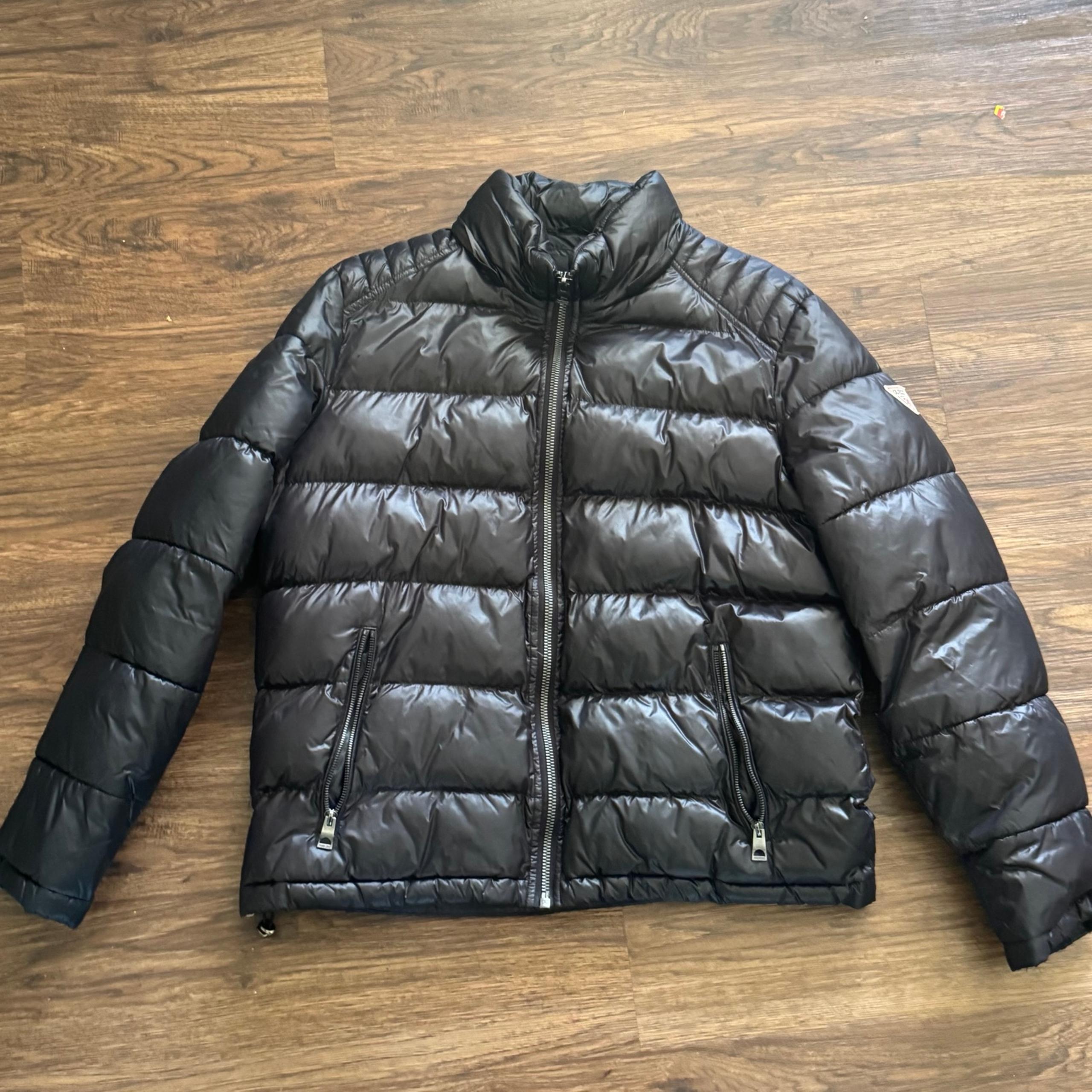 GUESS USA Black Quilted Puffer Jacket XL Shiny Nylon Triangle Patch Winter Coat
