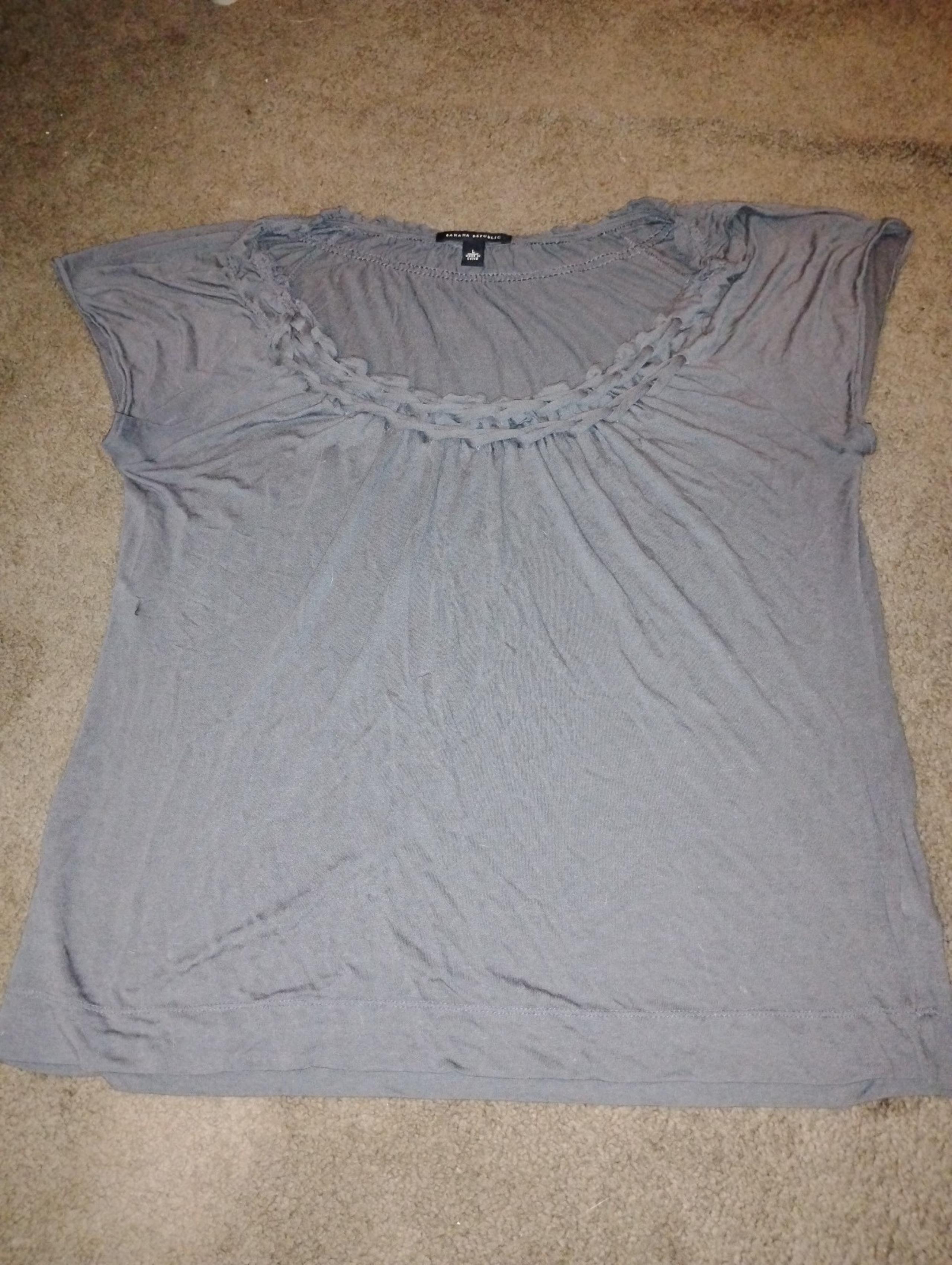 Banana Republic women's size LARGE gray t shirt