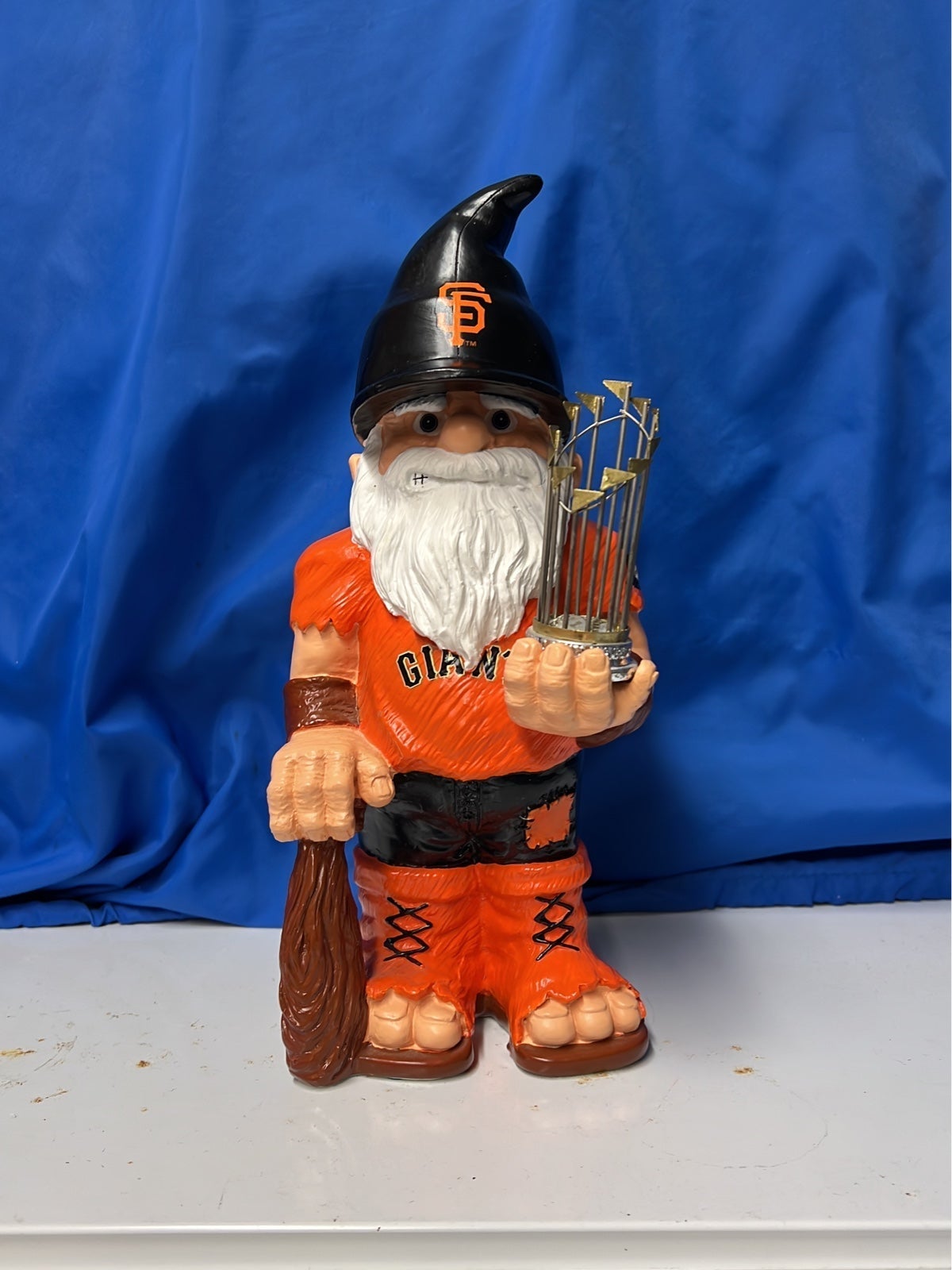 Rare San Francisco Giants 2012 World Series trophy holding Gnome Statue Figure
